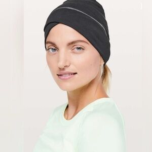 Lululemon Cross Chill Run Beanie NWT 🖤🖤🖤